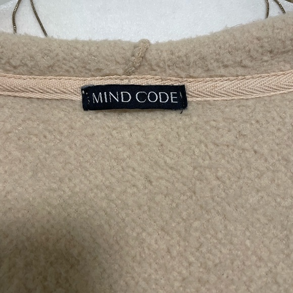Mind Code Fuzzy Jacket - Picture 8 of 9